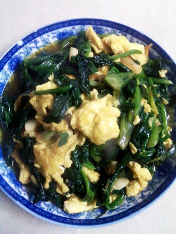 色味俱佳的菠菜炒鸡蛋