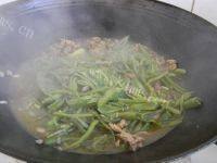 家常豆角炒粉条做法图解8)