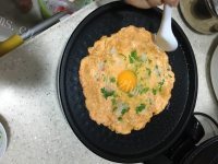 美味的胡萝卜丝虾饼做法图解9)