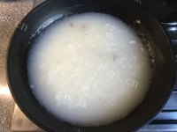 美味的香菇丝瓜鸡粥做法图解3)