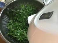 简单的凉拌花椒芽做法图解3)