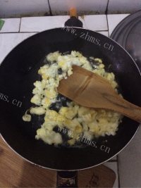 美味的玉米炒饭做法图解4)