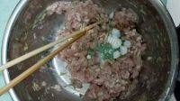 美味的炸肉丸子做法图解3)