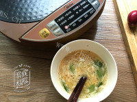 美味的香草虾皮蛋饼做法图解6)