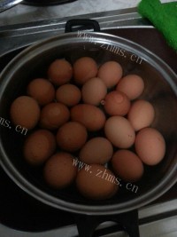 美味的五香茶叶蛋做法图解2)