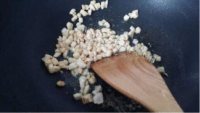 喷香的菠萝炒饭做法图解7)