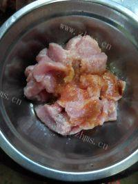 家常菜荷兰豆炒肉片做法图解2)