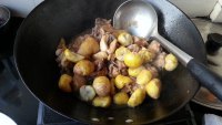 美味的红烧栗子鸡做法图解4)