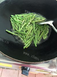 色香味浓的豆角炒肉做法图解1)