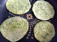 自制芹菜叶鸡蛋饼做法图解6)