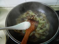 可口的笋干炖白菜做法图解11)