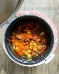美味的排骨焖杂粮饭做法图解9)