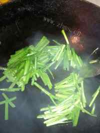 香飘十里的韭菜炒蛋做法图解4)