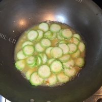 美味的上汤丝瓜做法图解6)