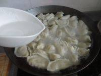 手工煮饺子
