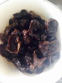 回味无穷的木耳炒鸡蛋做法图解2)