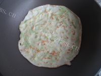 美味西葫芦虾皮煎饼做法图解7)