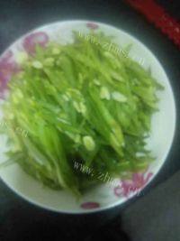 肉丝炒豆角丝做法图解3)