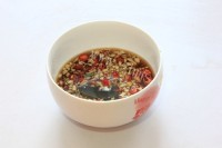 色味俱佳的凉拌金针菇做法图解4)