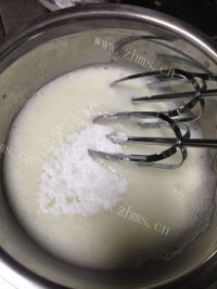 美味营养的黑森林蛋糕做法图解8)