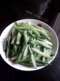家常菜清炒蒜苗