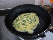家常菜韭菜炒鸡蛋豆腐做法图解3)