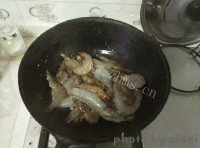 美味的蒜蓉虾做法图解7)