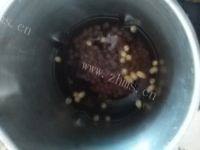 美味早餐黑米豆浆做法图解3)