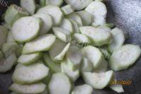 诱人的丝瓜炒木耳做法图解5)