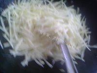 家常菜土豆丝炒牛肉做法图解6)