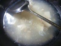 家常菜咸肉豆腐汤做法图解8)
