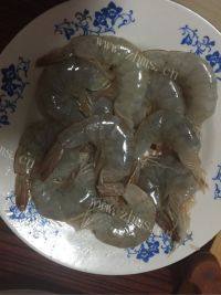 铁板蒜蓉开边虾做法图解1)