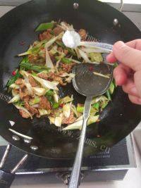 美味的农家小炒肉做法图解6)