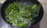 爽滑绿豆芽炒韭菜做法图解5)