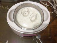 自制草莓酸奶做法图解4)