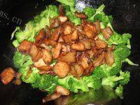 「DIY美食」西兰花炒肉片做法图解8)