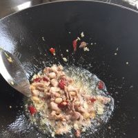 香飘十里的蒜苔炒肉的做法图解五