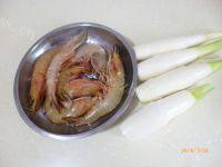 家常菜虾子焖茭白做法图解1)