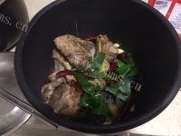 美味的香辣排骨做法图解4)