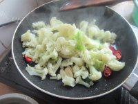 家常菜爆炒菜花做法图解7)