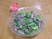 家常菜蘑菇炒菠菜