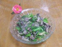 家常菜蘑菇炒菠菜