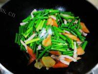 家常菜蒜薹炒肉丝做法图解10)
