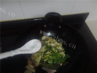 热腾腾的沙葛炒肉片做法图解5)