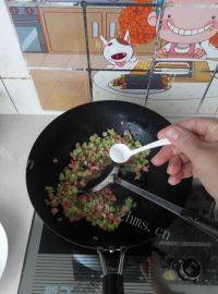 很有食欲的炒米饭做法图解4)