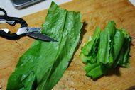 家常菜豆豉鲮鱼炒油麦菜做法图解3)