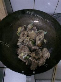 最爱的蒜苔鸡肉块做法图解6)
