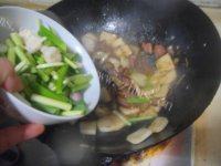 自制腊肉炒年糕做法图解10)