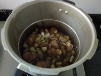 美味的板栗红烧肉做法图解5)
