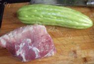 家常菜苦瓜炒肉片做法图解1)